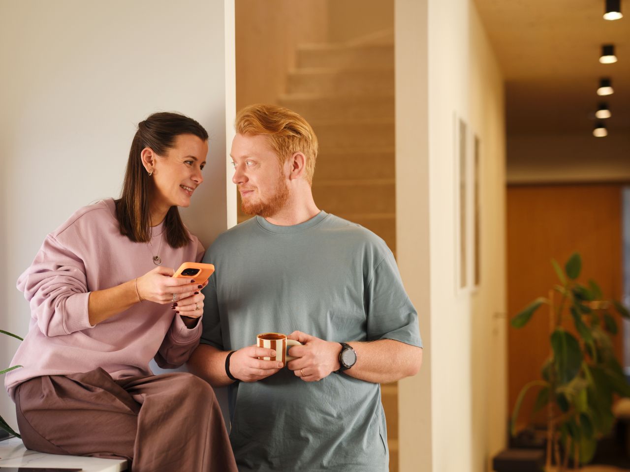 A man and a woman are discussing in the kitchen whether to conclude life insurance.